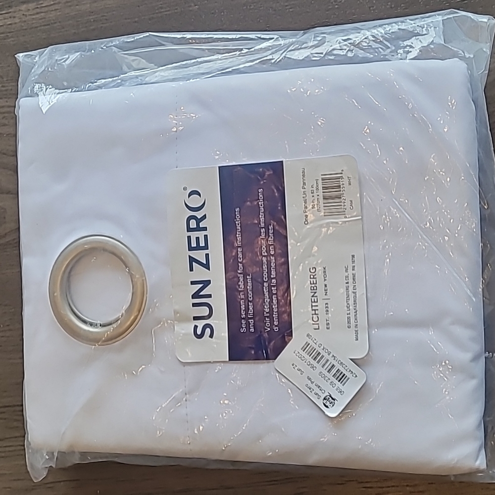 Sun zero white curtain panel.super soft fabric.50in x 63 in.Cam. WHT